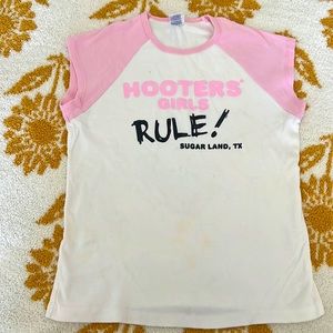Vintage Hooters Tshirt